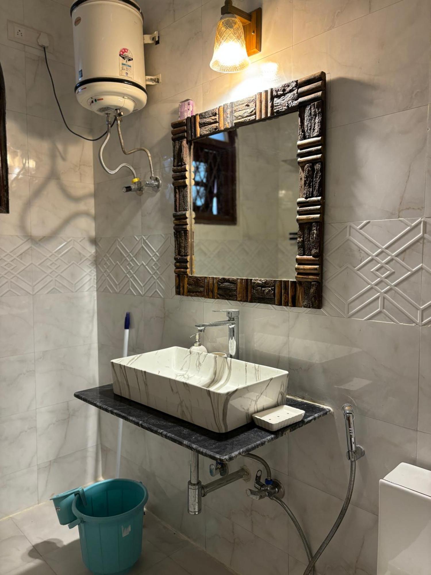 Atharva'S Homestay By Goaround Homes - Nehru Enclave Metro, South Delhi Nova Deli Exterior foto